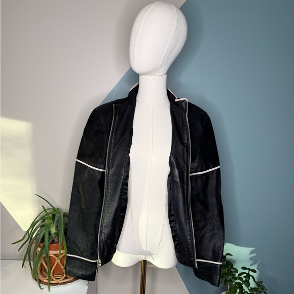 Y2K Black Leather Moto Jacket Cream Contrast Trim 2000s Fitted Biker M LaRue Ca - Picture 3 of 13